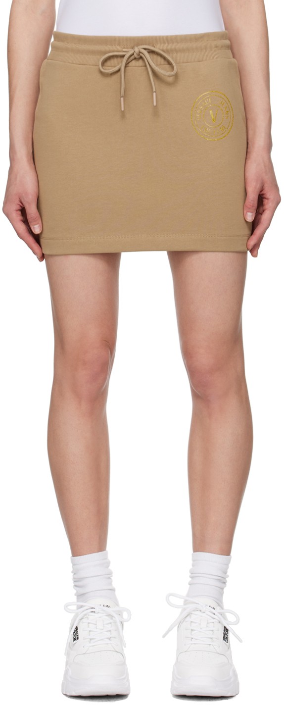 Szoknya Versace Jeans Couture Tan V-Emblem Miniskirt Bézs | E76HAEG06_ECF01G, 0