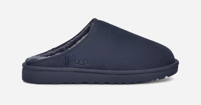 Ruházat UGG ® Classic Slip-On Slipper in Evening Sky, Size 9, Leather Sötétkék | 1144099-ESKY