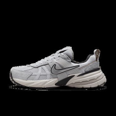 Sneakerek és cipők Nike V2K Run Szürke | FN6703-002, 0