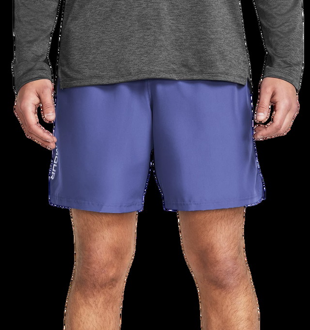 Rövidnadrág Under Armour Woven Woodmark Shorts Orgona | 1383356-561