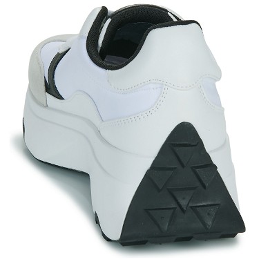 Ruházat GUESS Shoes (Trainers) CALEBB 4 Fehér | FLPCB4-FAB12-WHIBL, 3